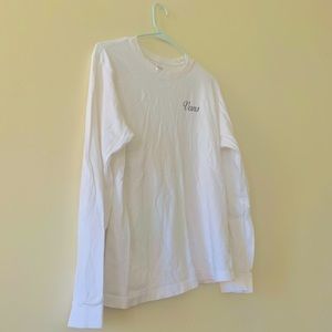 White long sleeve vans tee. Classic cut. Writing on one arm.